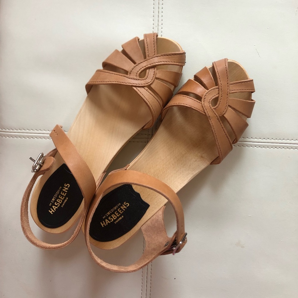 Brand new (!) cross-strap debutant sandals, Swedish Hasbeens, size 9/39, nature.
